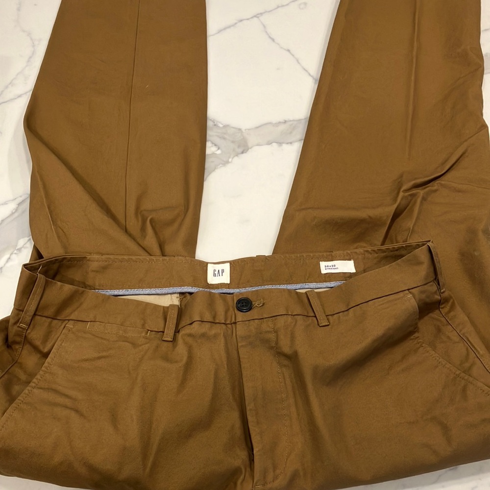 Men’s GAP straight brown pants. 36Wx30L (like new)